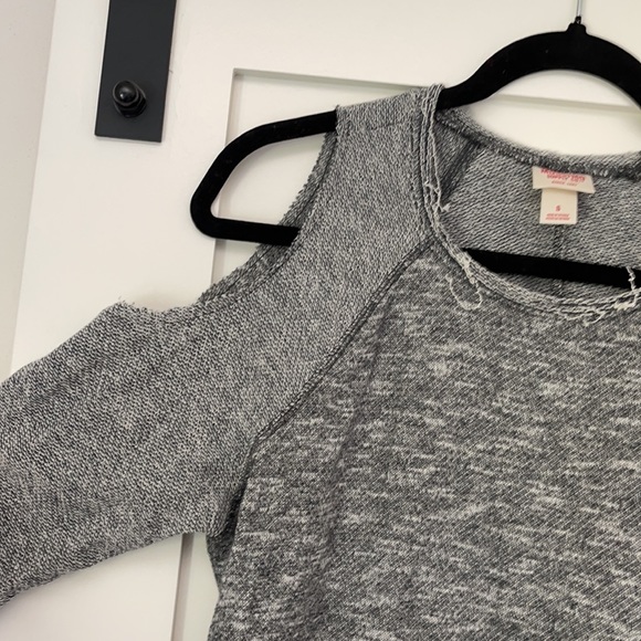 NWT Cold Shoulder Distressed Mossimo Sweater - Picture 6 of 7